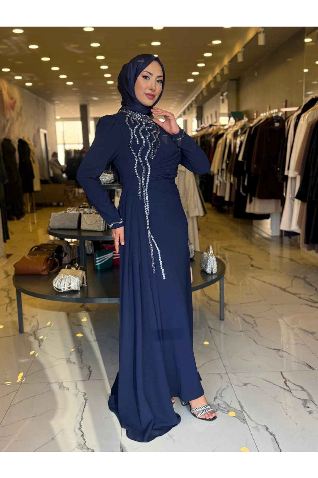 FERİHA SARIOĞLU-KÜBRA ABİYE LACİVERT