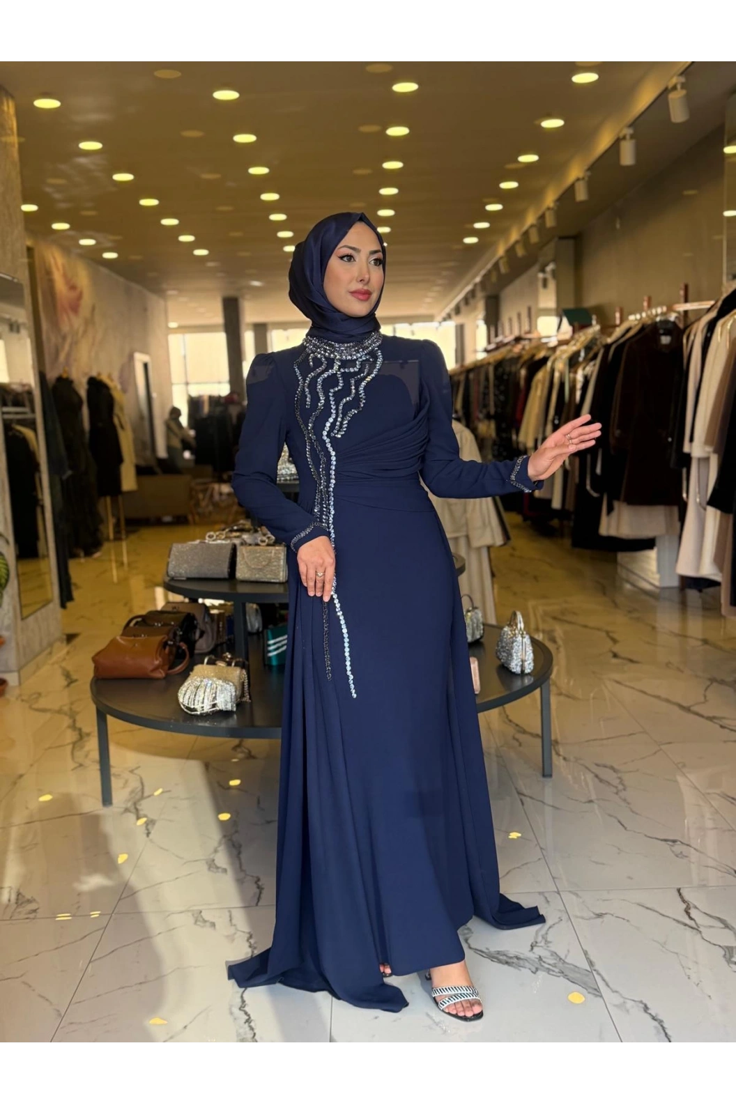 FERİHA SARIOĞLU-KÜBRA ABİYE LACİVERT