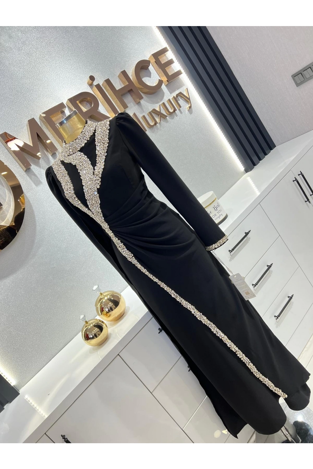 FERİHA SARIOĞLU-NEHİR ABİYE SİYAH