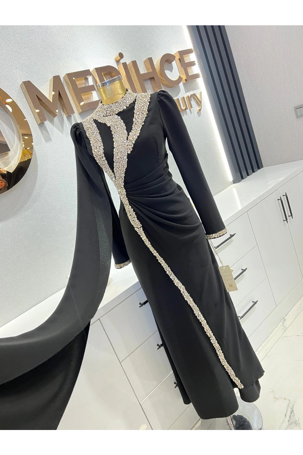 FERİHA SARIOĞLU-NEHİR ABİYE SİYAH