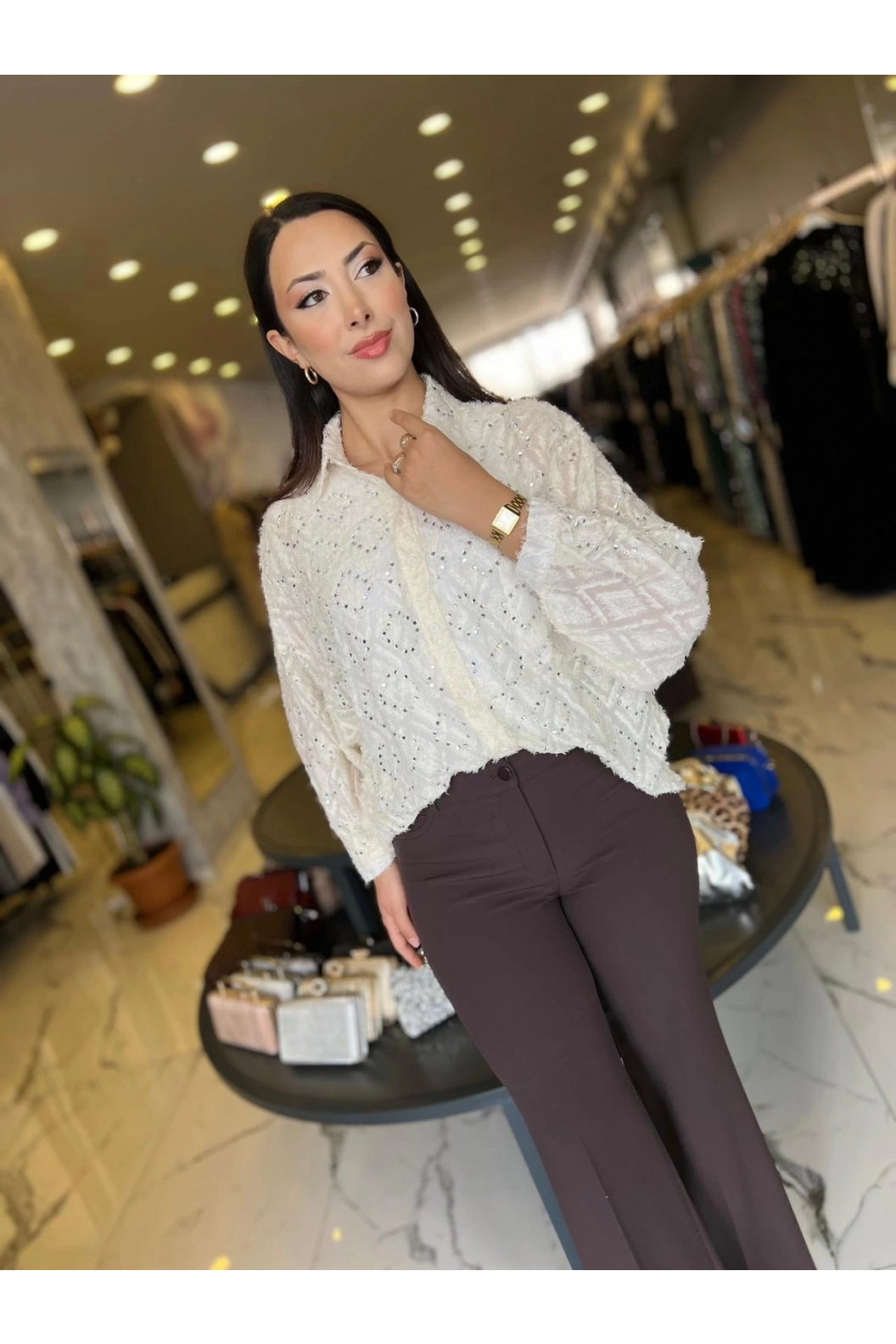 İTHAL-ÖNÜ TAŞ DETAYLI İTHAL GÖMLEK KREM