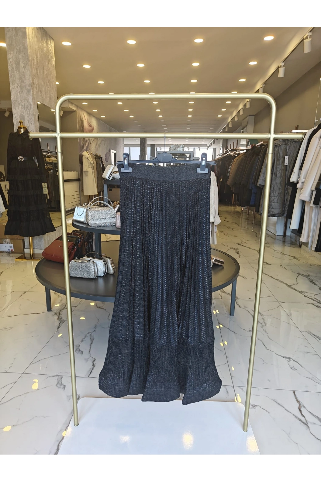 İTHAL-PİLİSELİ SİMLİ ETEK SİYAH