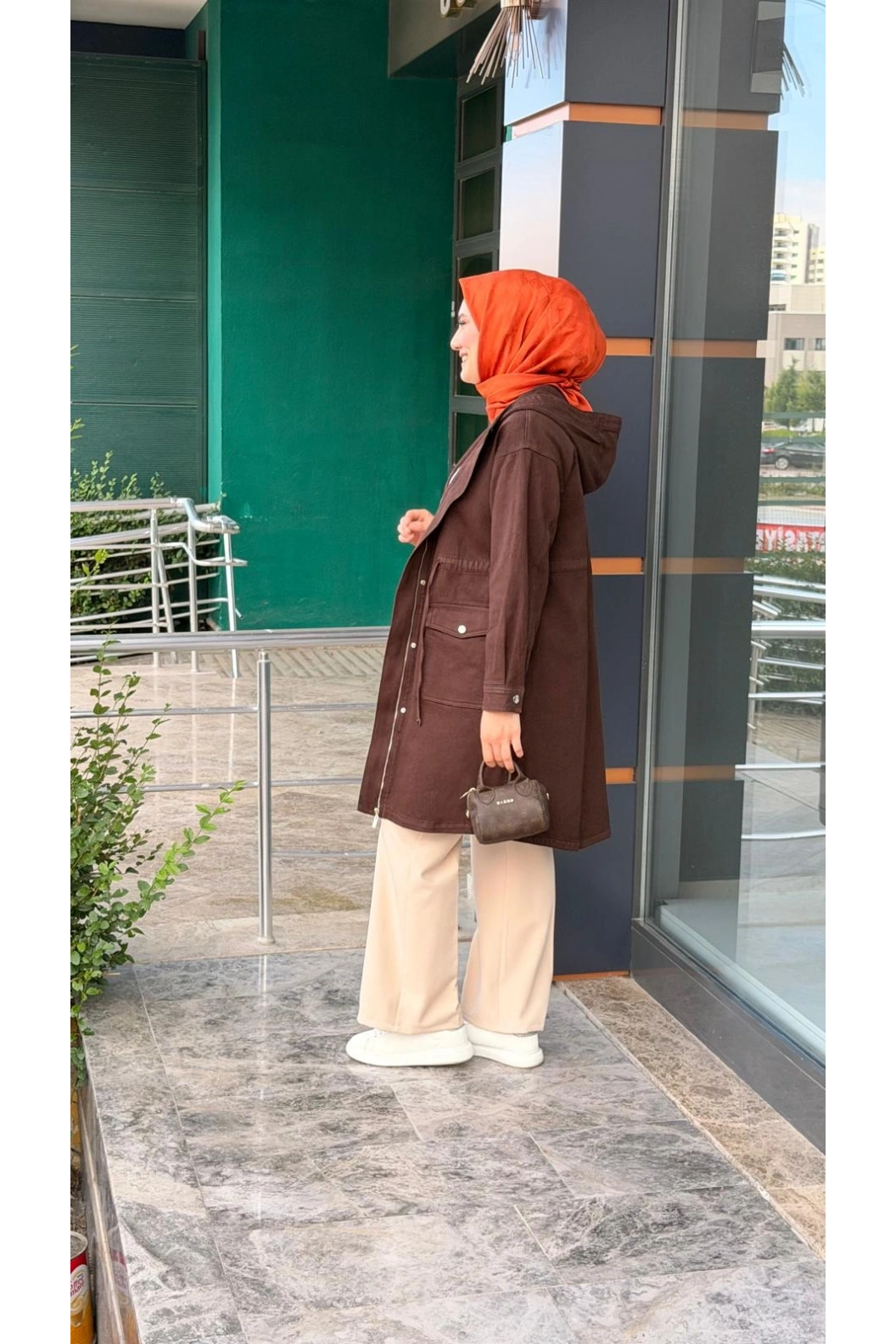 MAGAZİN-KAPŞONLU DENİM KAHVE
