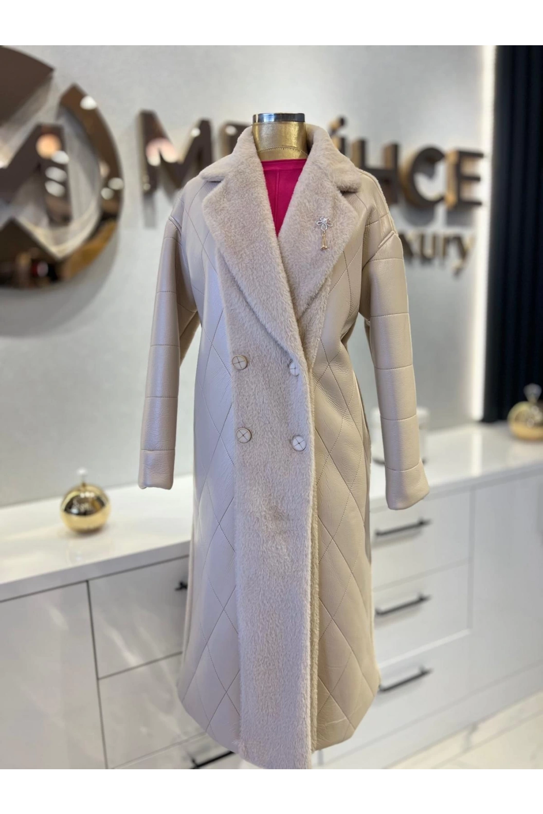 MATEKS-ANGORA DETAYLI DERİ KABAN BEJ