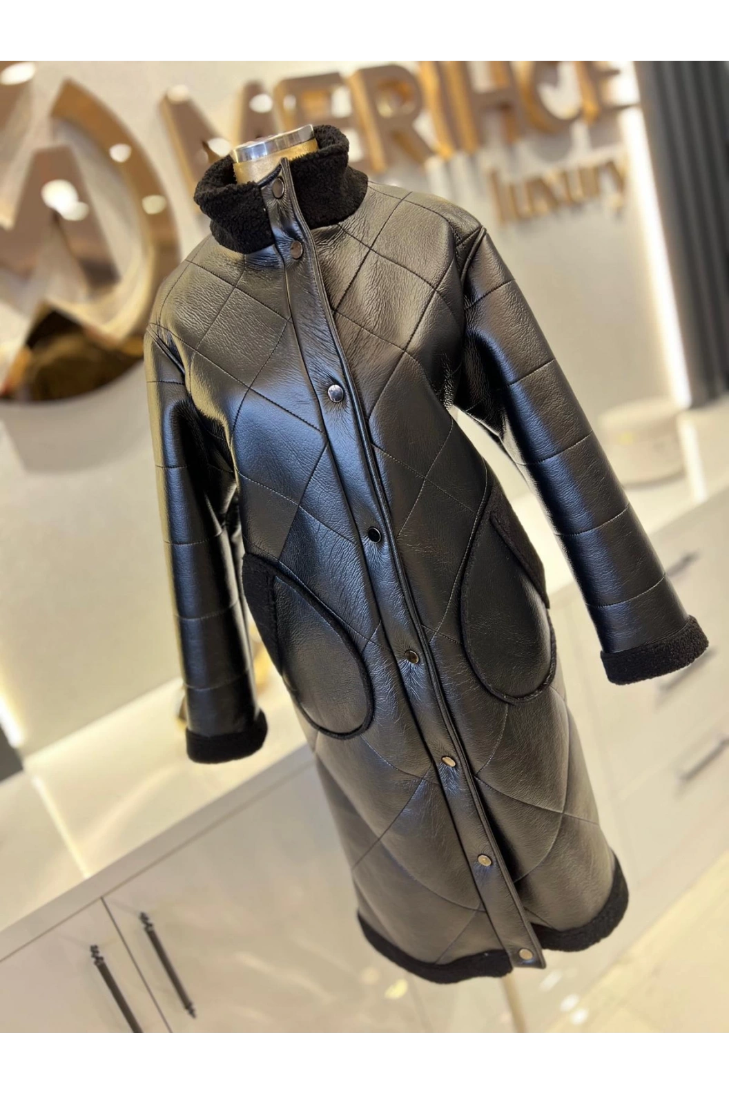 MATEKS-CEPLİ DERİ KABAN SİYAH