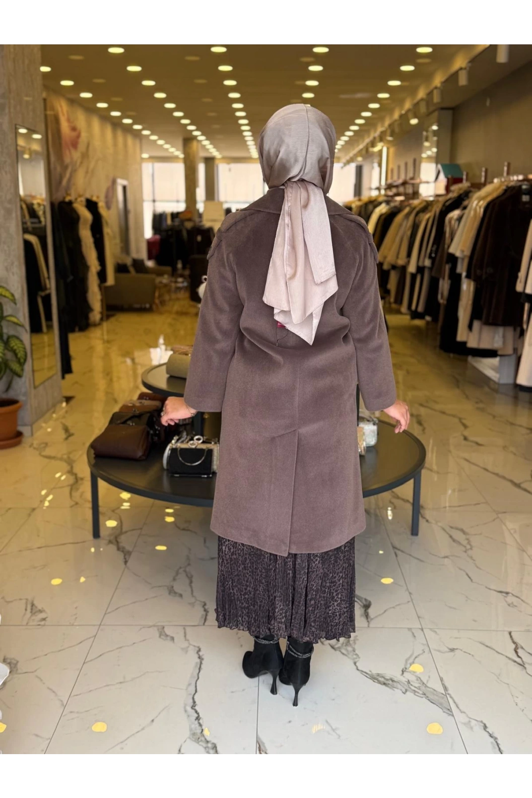 MATEKS-KOLLARI DÜĞME DETAYLI KAŞE KABAN KAHVE