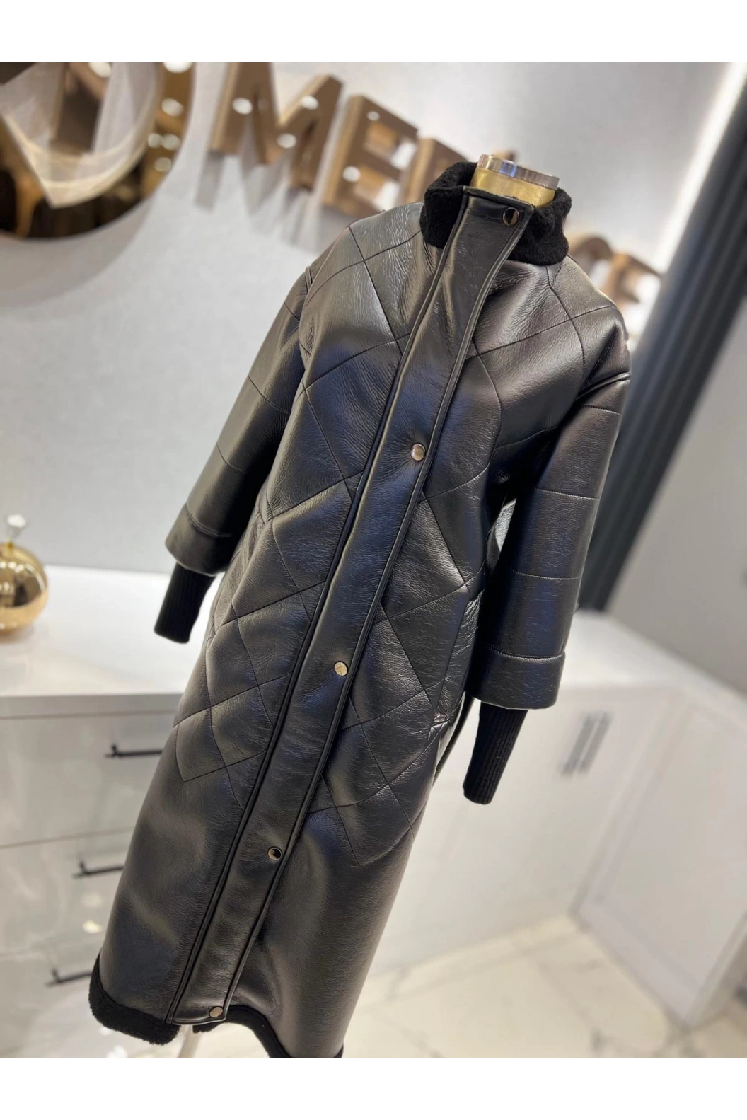 MATEKS-KOLLARI TRİKOLU DERİ KABAN SİYAH