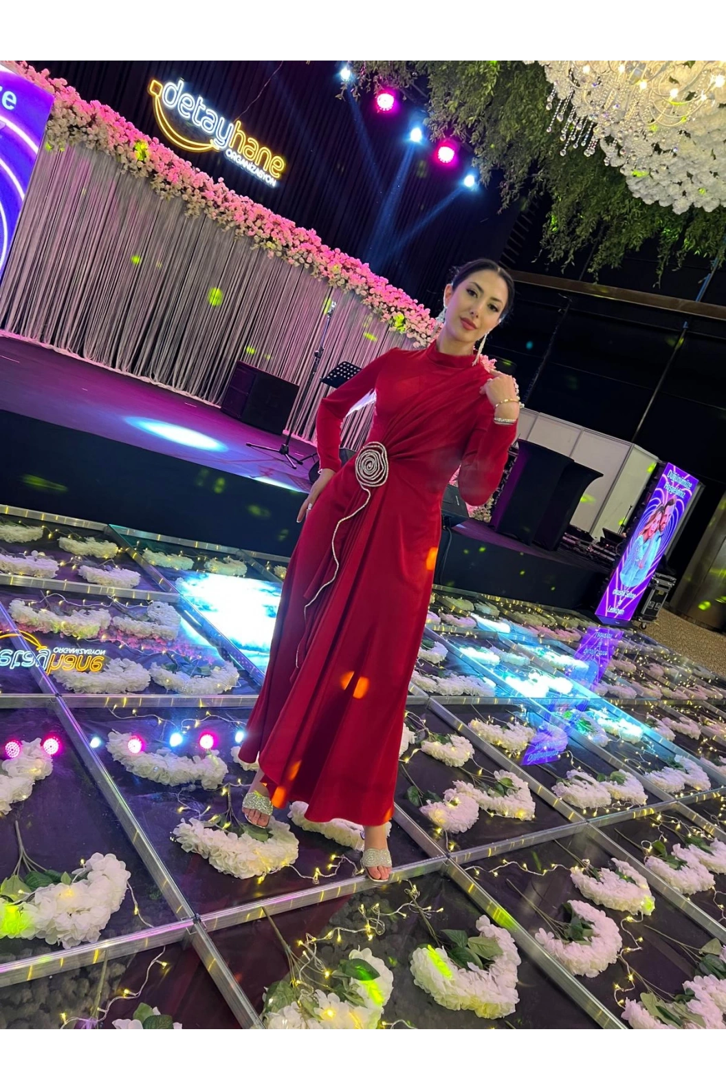 MATEKS-KREP SATEN GÜLLÜ ELBİSE KIRMIZI