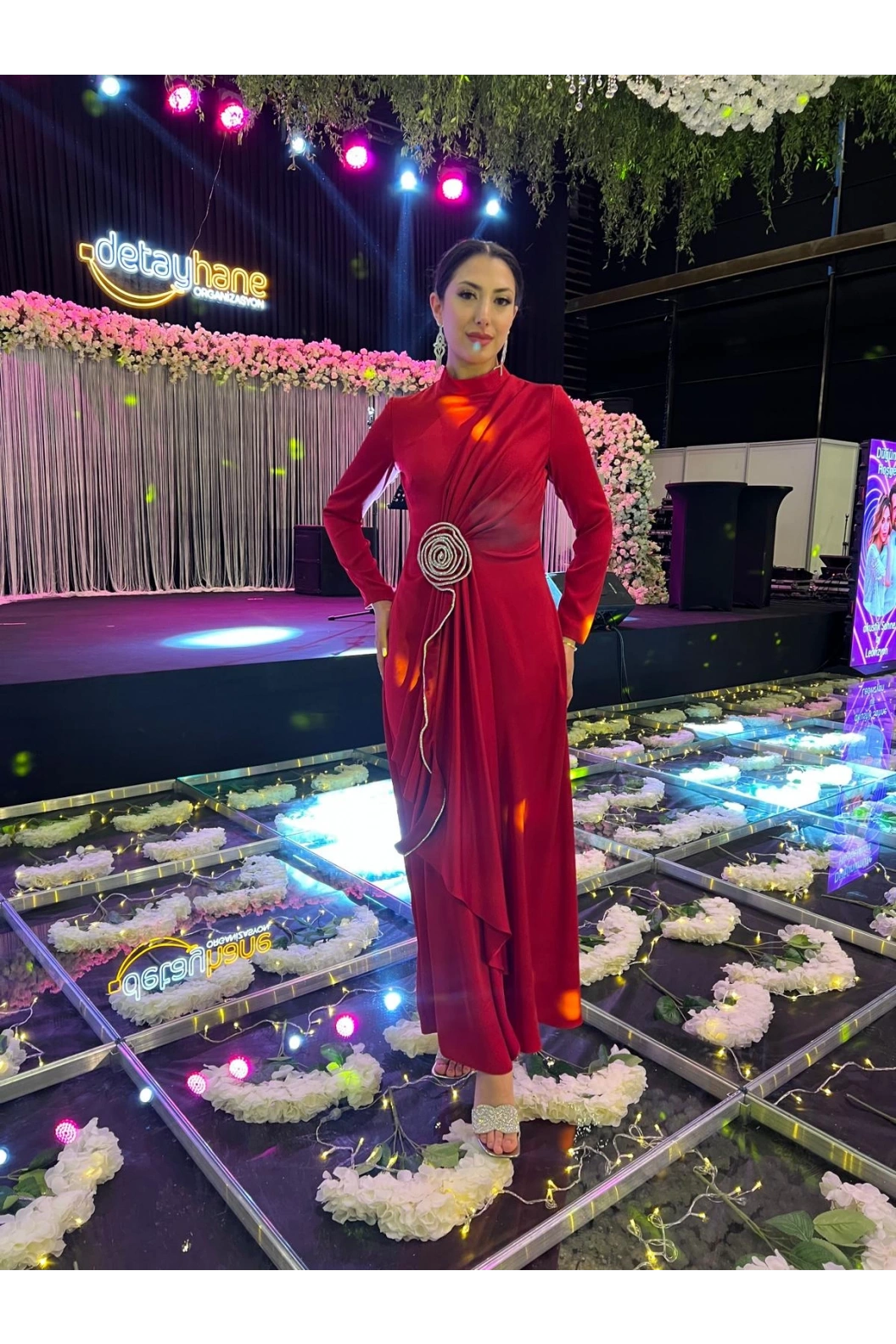 MATEKS-KREP SATEN GÜLLÜ ELBİSE KIRMIZI