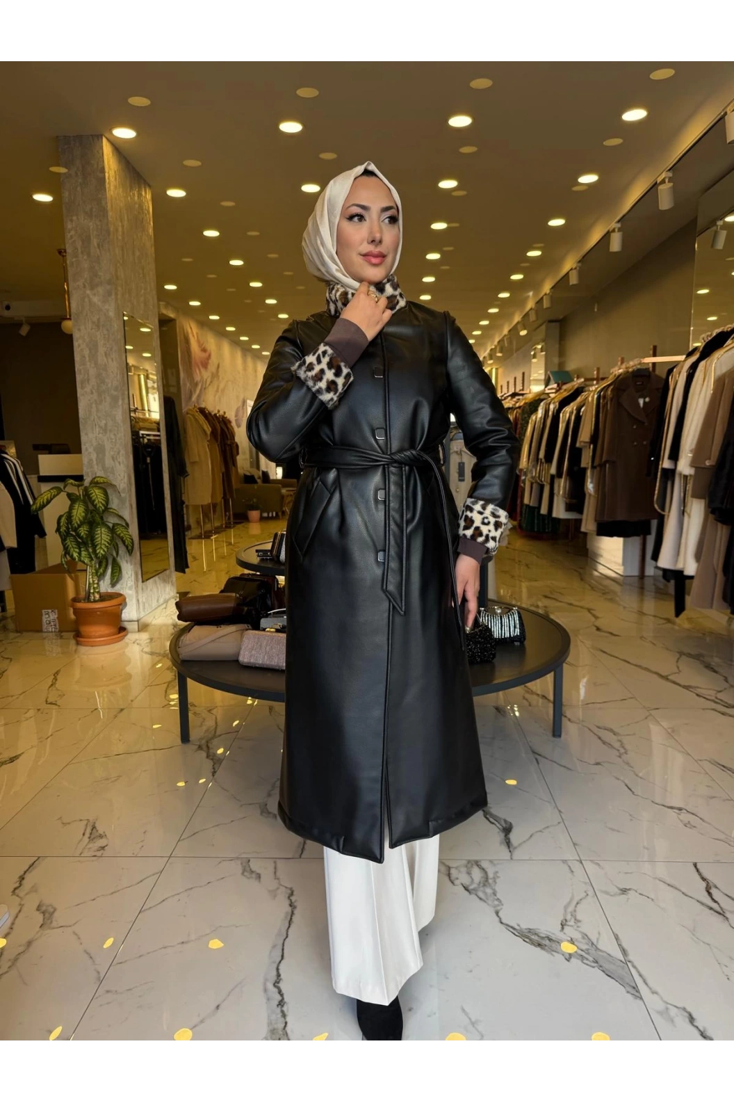 MATEKS-LEOPAR DESENLİ DERİ KABAN SİYAH