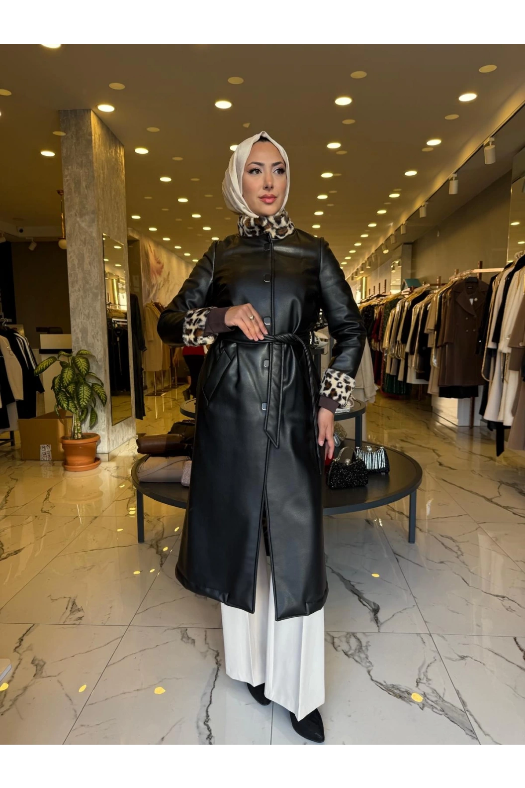 MATEKS-LEOPAR DESENLİ DERİ KABAN SİYAH