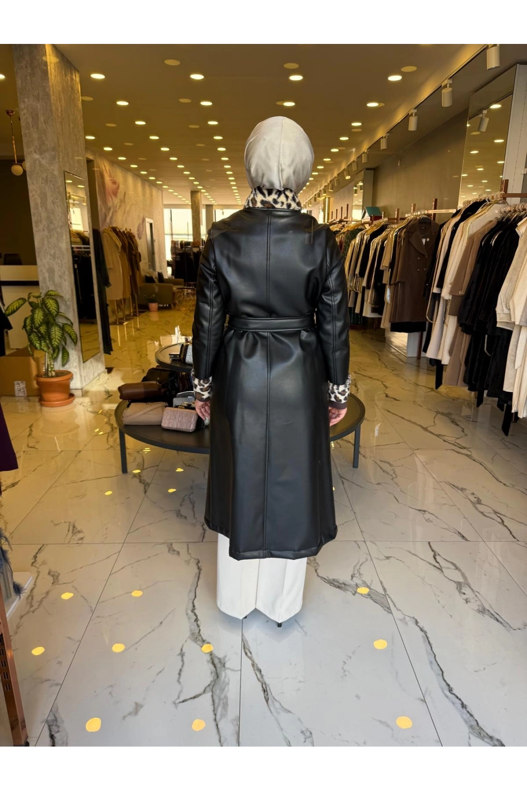 MATEKS-LEOPAR DESENLİ DERİ KABAN SİYAH