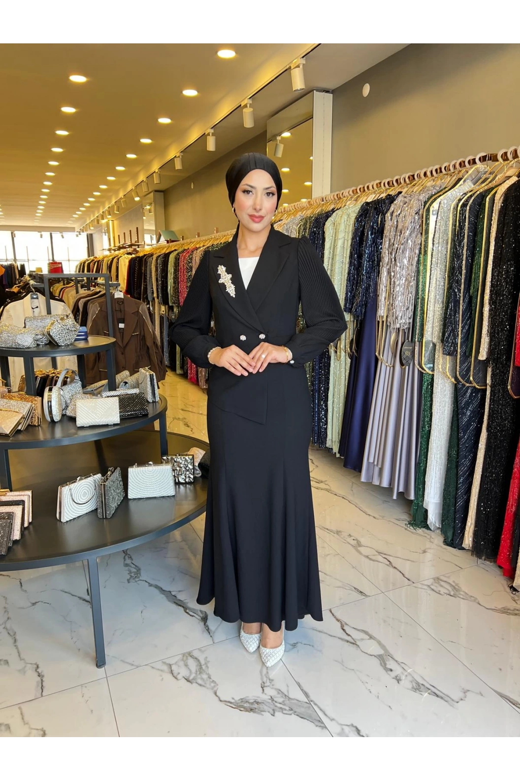 MATEKS-YAKASI TAŞLI BALIK ELBİSE SİYAH