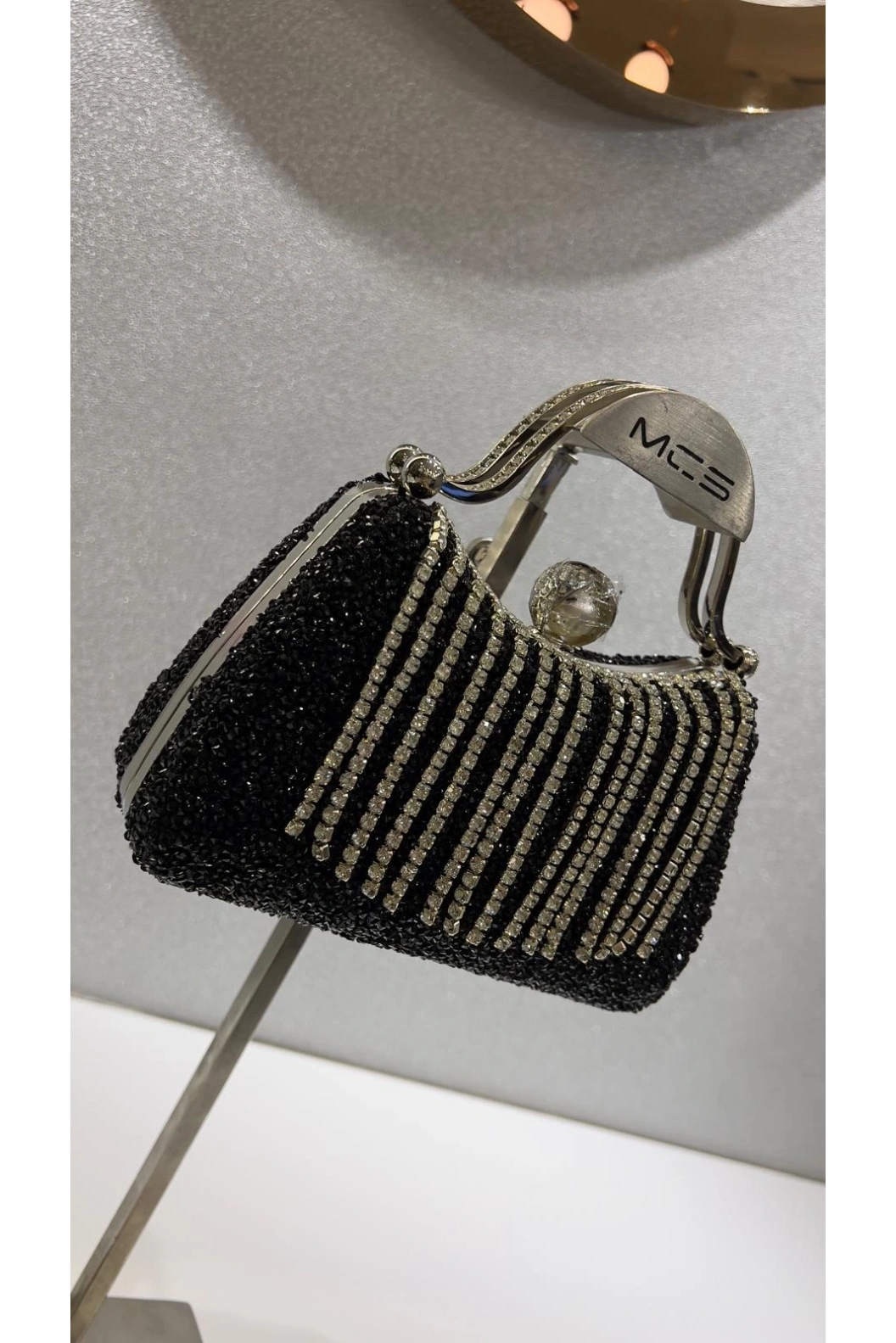 MERİHCE-PÜSKÜLLÜ ABİYE ÇANTA SİYAH