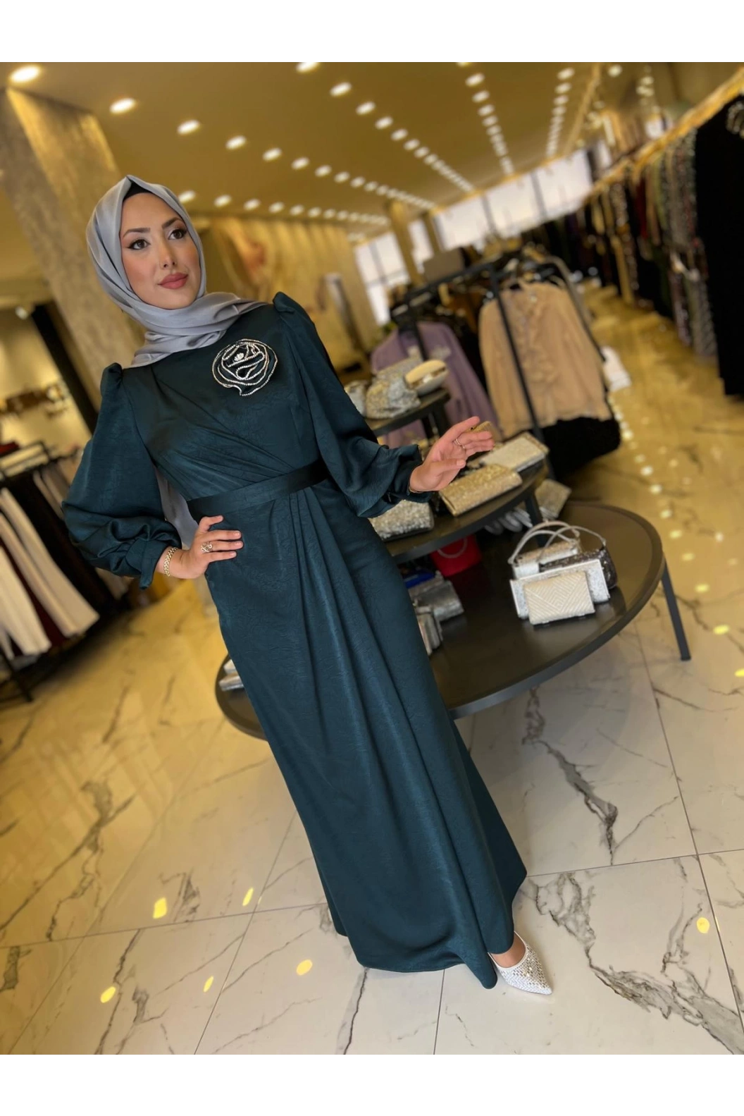 MT1099-OMUZU GÜL DETAYLI ELBİSE YEŞİL