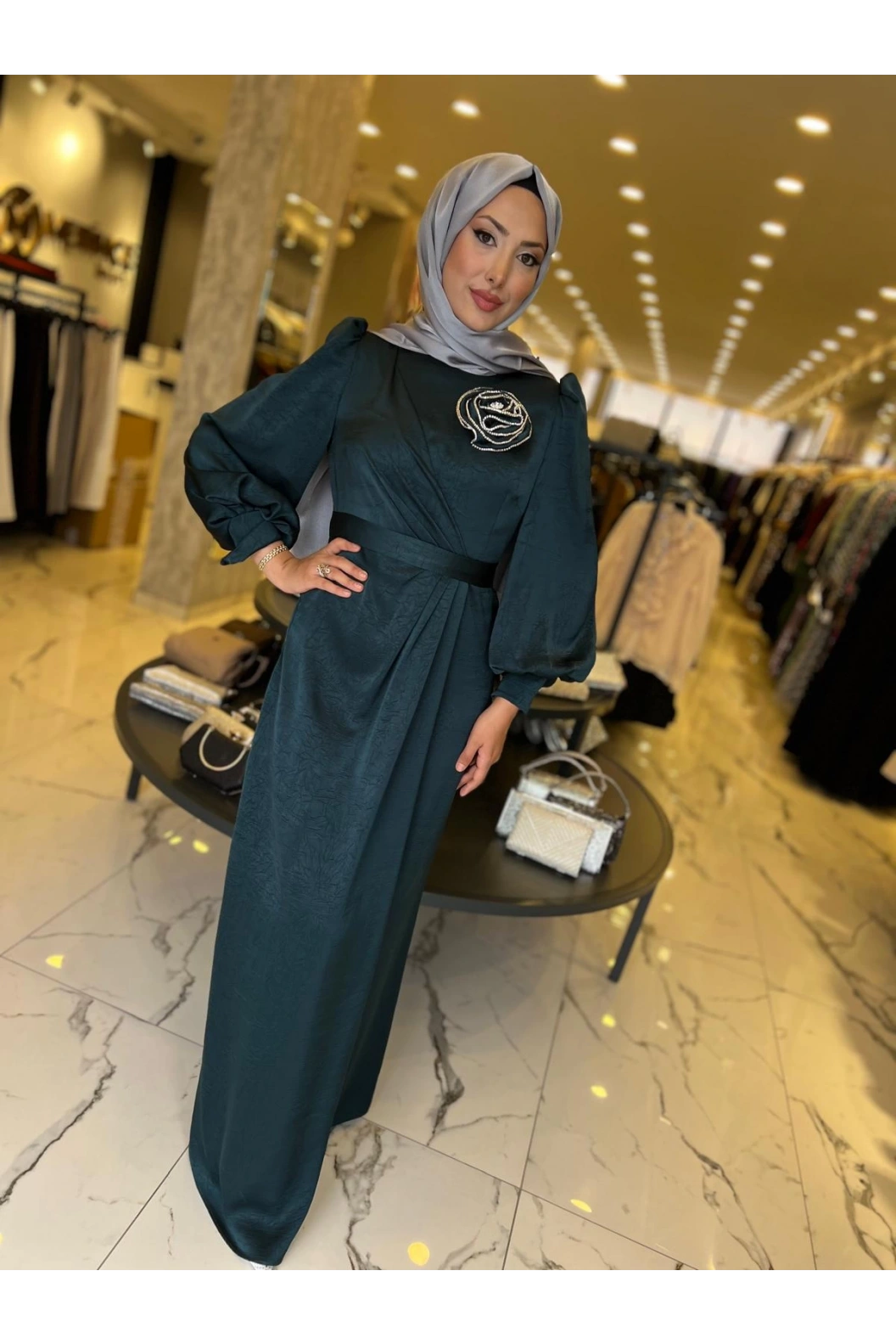 MT1099-OMUZU GÜL DETAYLI ELBİSE YEŞİL