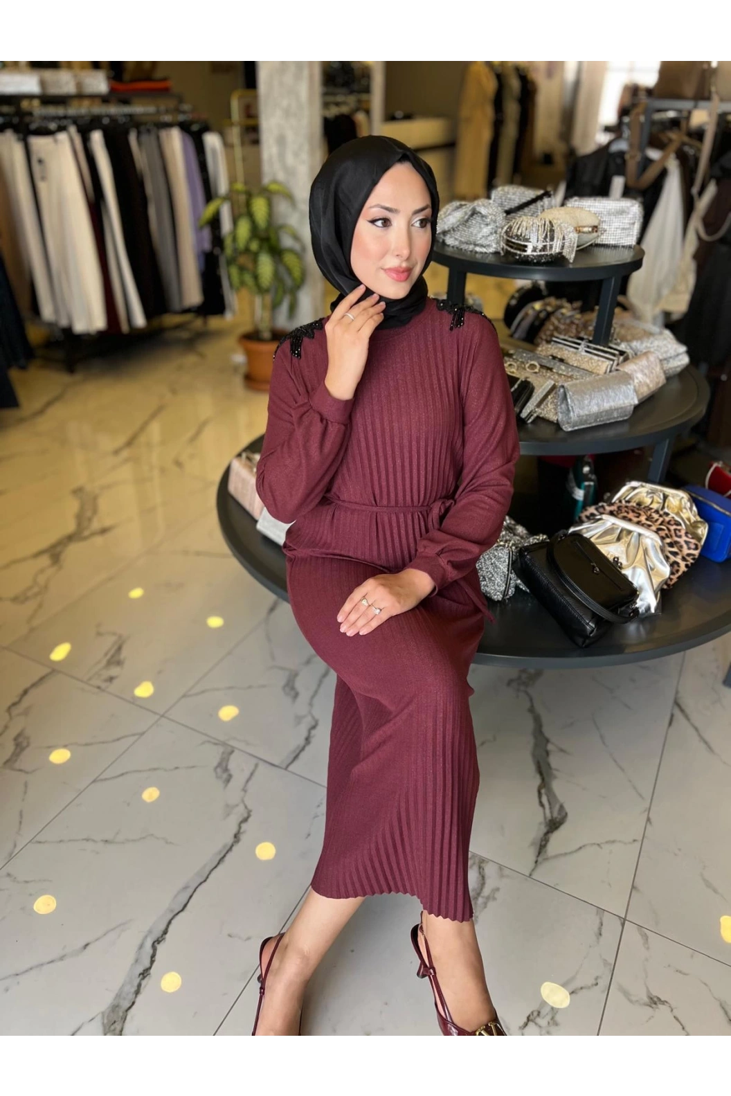 MY312-OMUZ İŞLEMELİ PİLİSELİ ELBİSE BORDO
