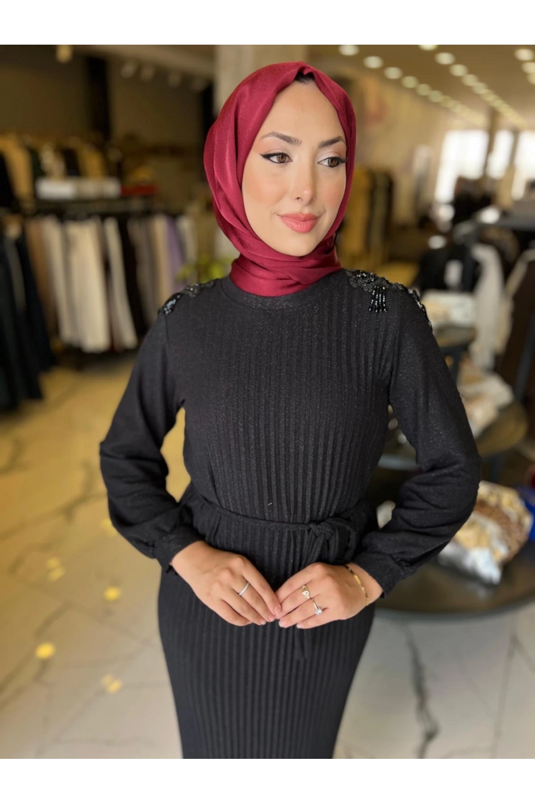 MY312-OMUZ İŞLEMELİ PİLİSELİ ELBİSE SİYAH