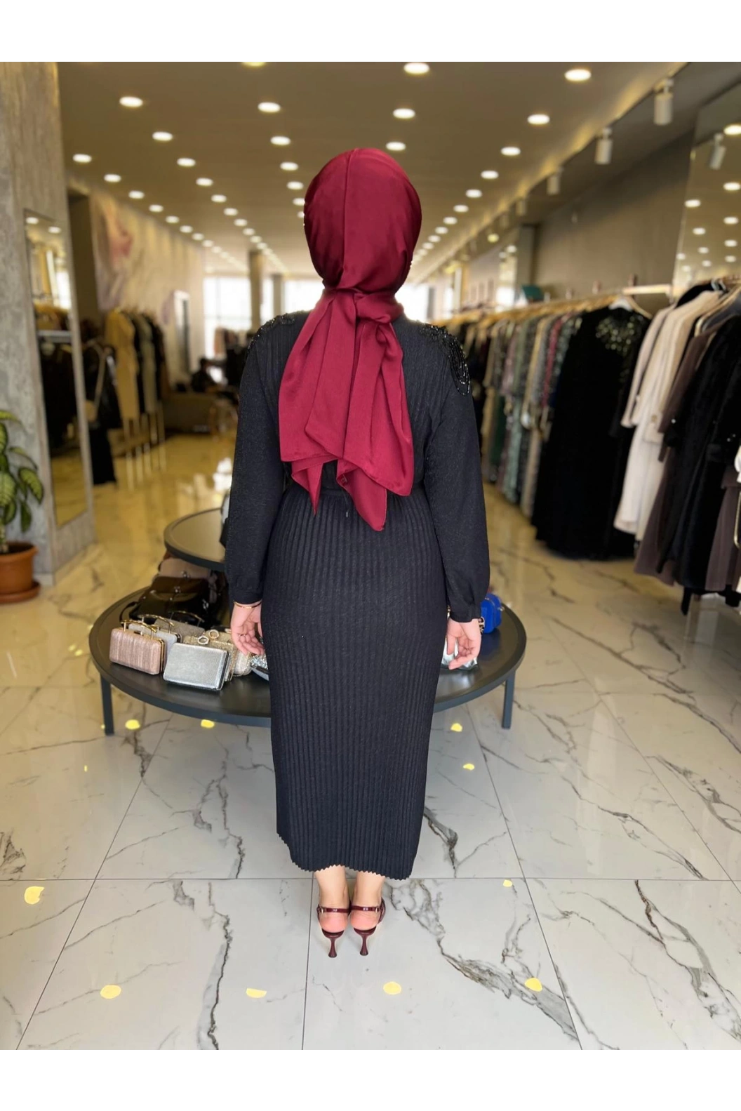 MY312-OMUZ İŞLEMELİ PİLİSELİ ELBİSE SİYAH