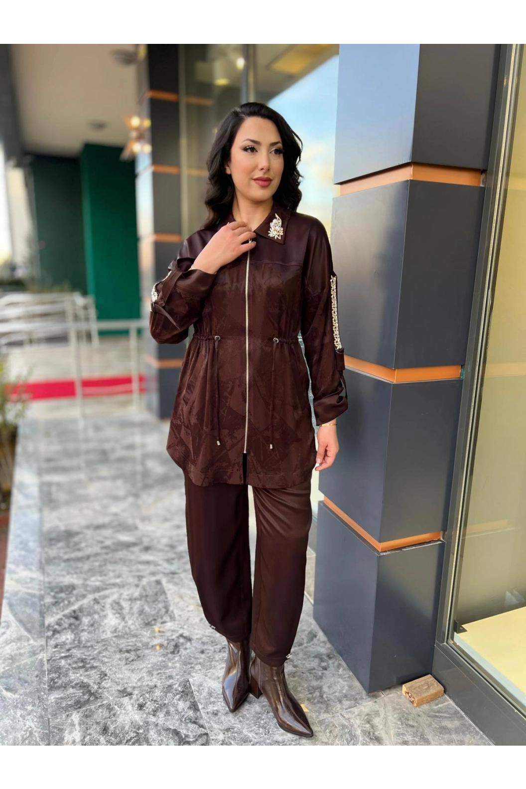 MY312-YAKASI VE KOLLARI TAŞLI TAKIM KAHVE