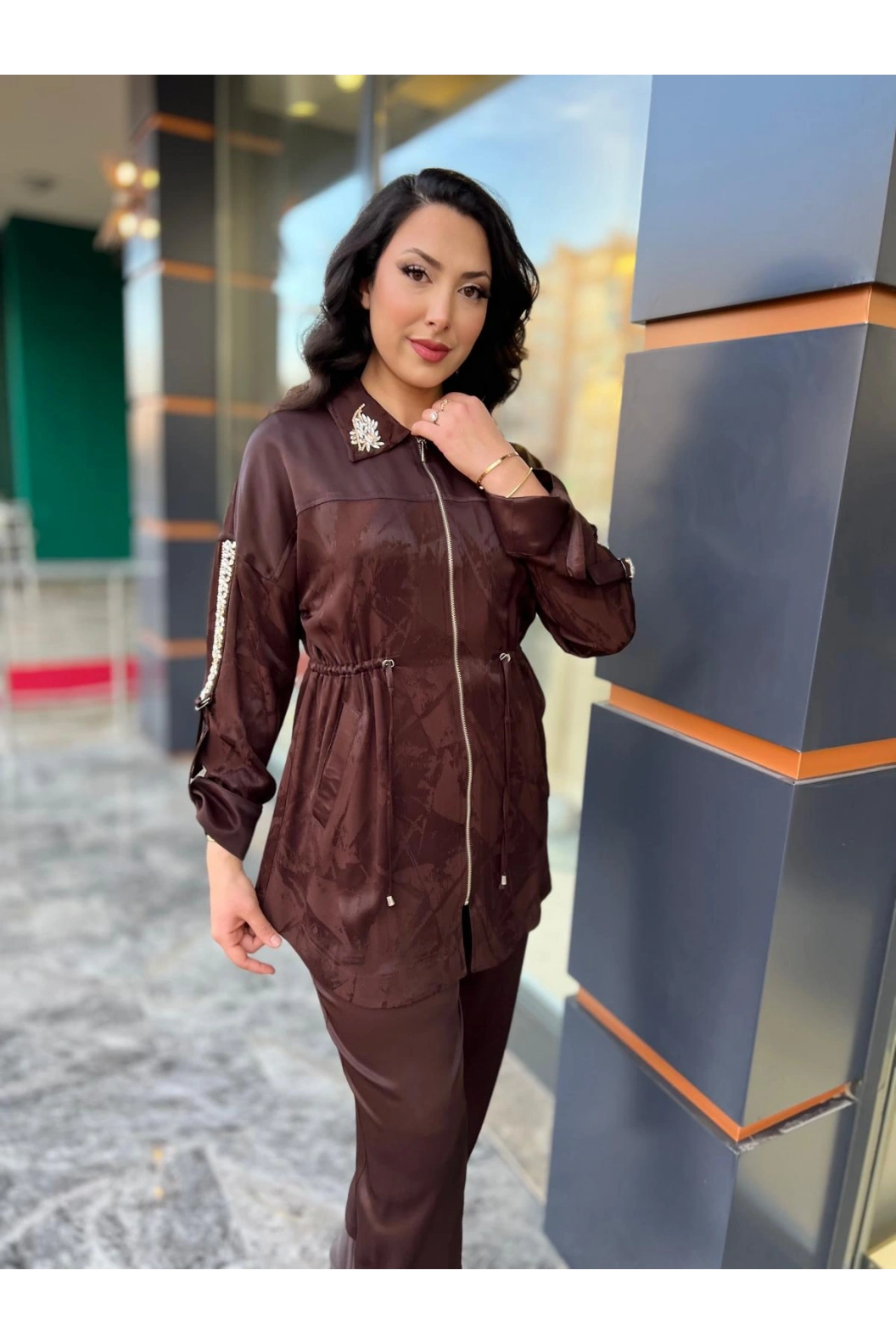 MY312-YAKASI VE KOLLARI TAŞLI TAKIM KAHVE