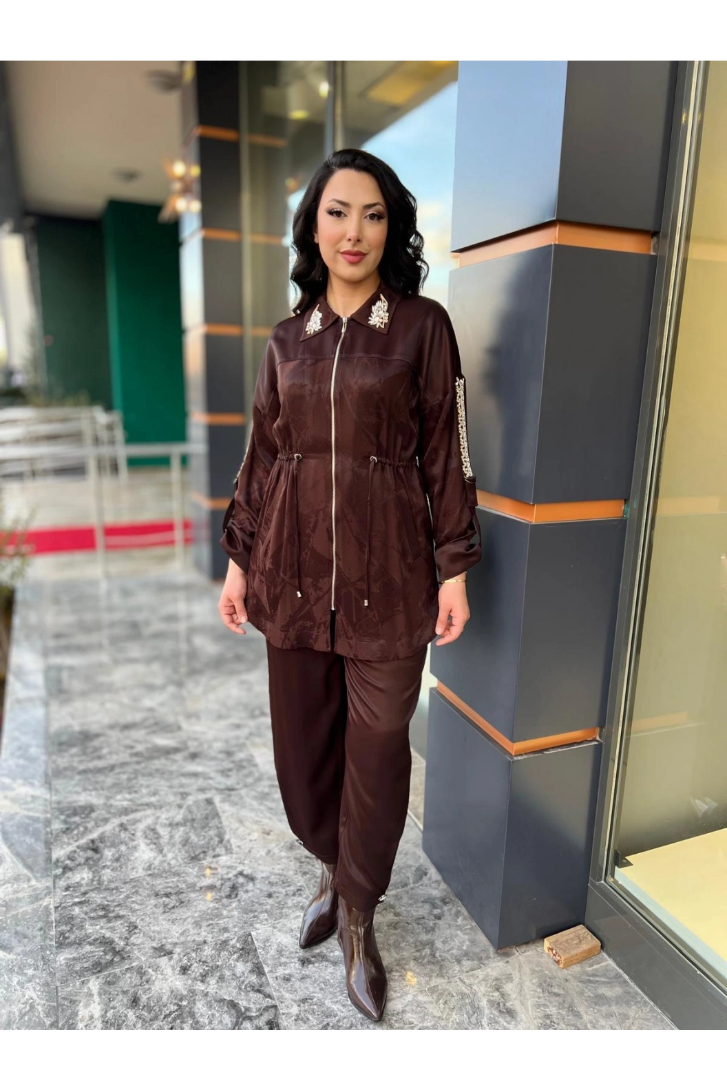 MY312-YAKASI VE KOLLARI TAŞLI TAKIM KAHVE