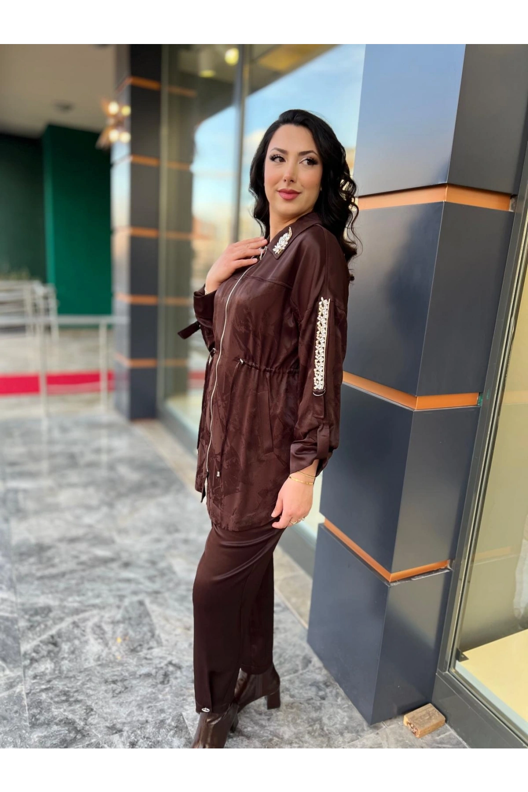 MY312-YAKASI VE KOLLARI TAŞLI TAKIM KAHVE