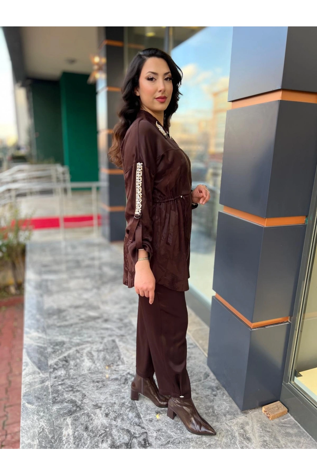 MY312-YAKASI VE KOLLARI TAŞLI TAKIM KAHVE