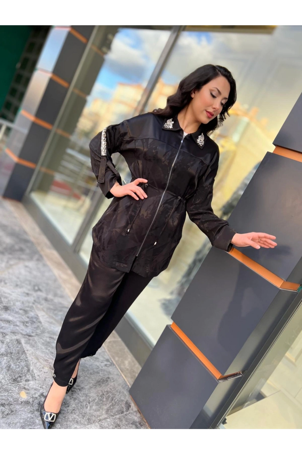 MY312-YAKASI VE KOLLARI TAŞLI TAKIM SİYAH