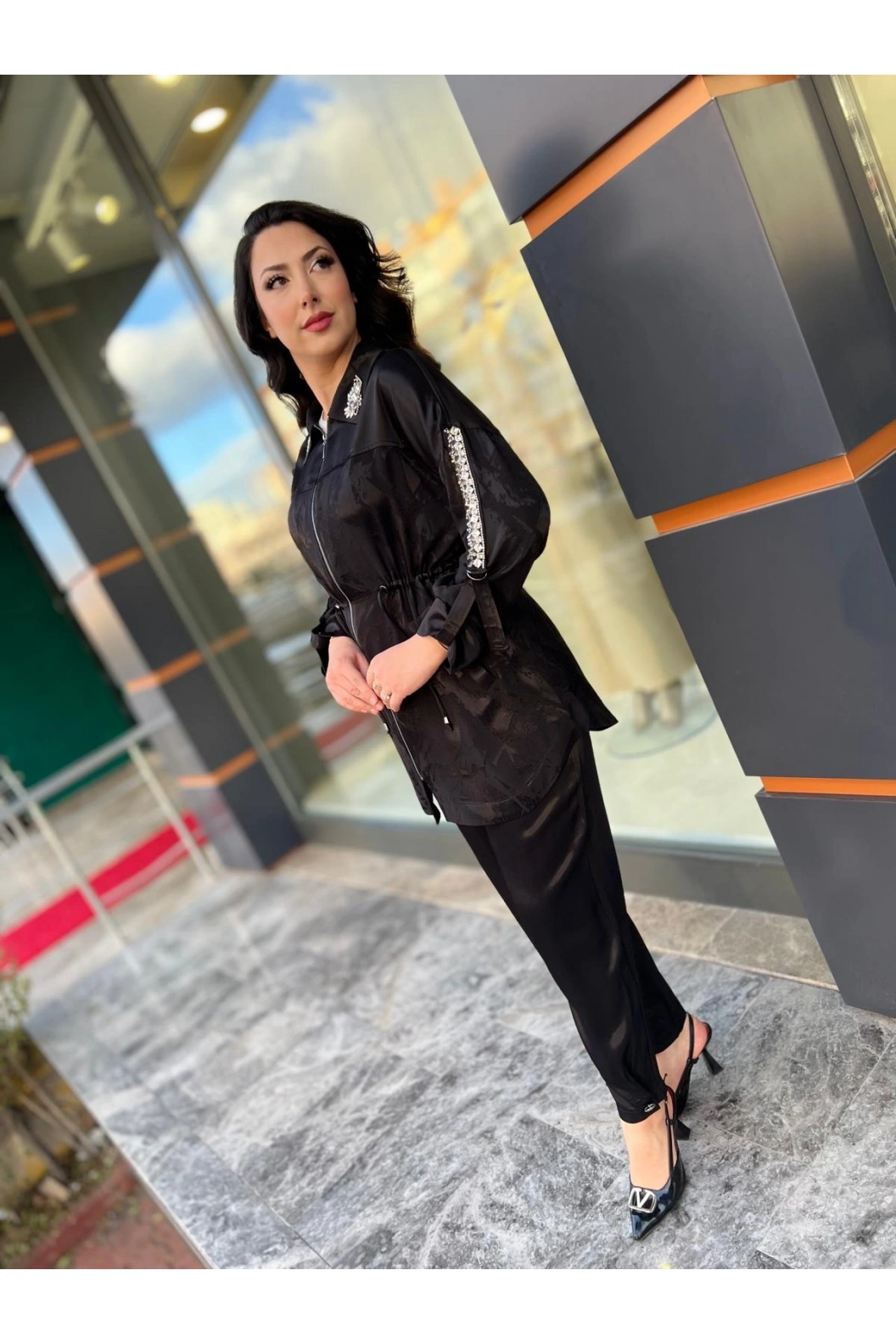 MY312-YAKASI VE KOLLARI TAŞLI TAKIM SİYAH