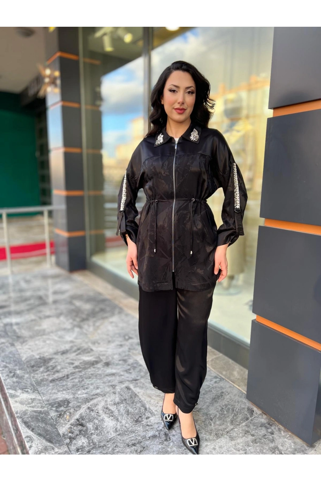 MY312-YAKASI VE KOLLARI TAŞLI TAKIM SİYAH