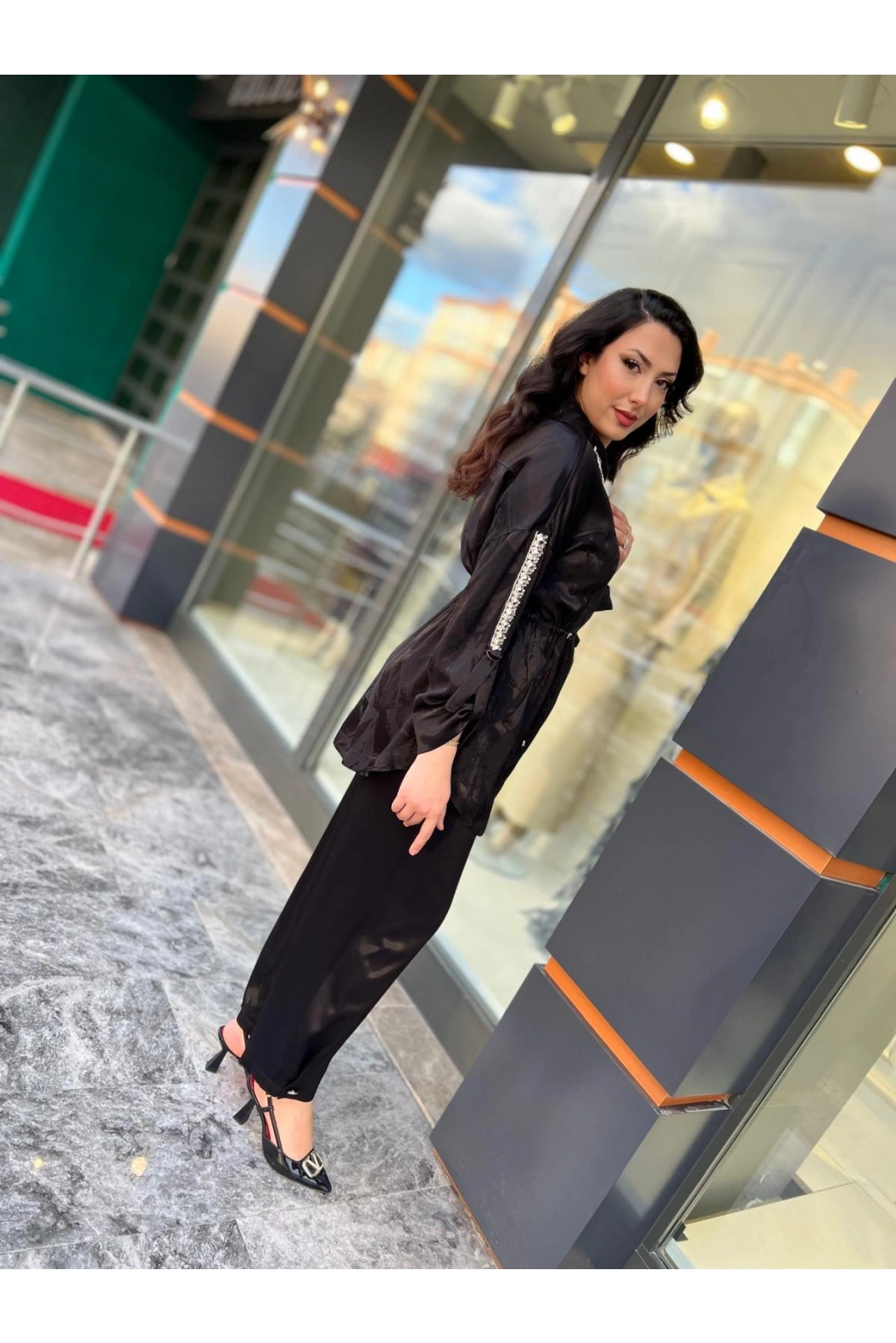 MY312-YAKASI VE KOLLARI TAŞLI TAKIM SİYAH