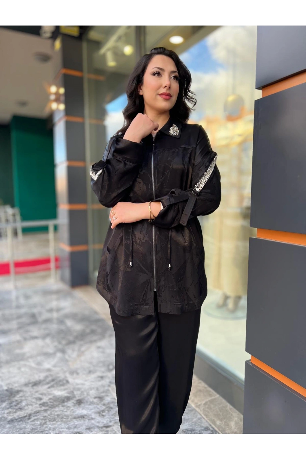 MY312-YAKASI VE KOLLARI TAŞLI TAKIM SİYAH