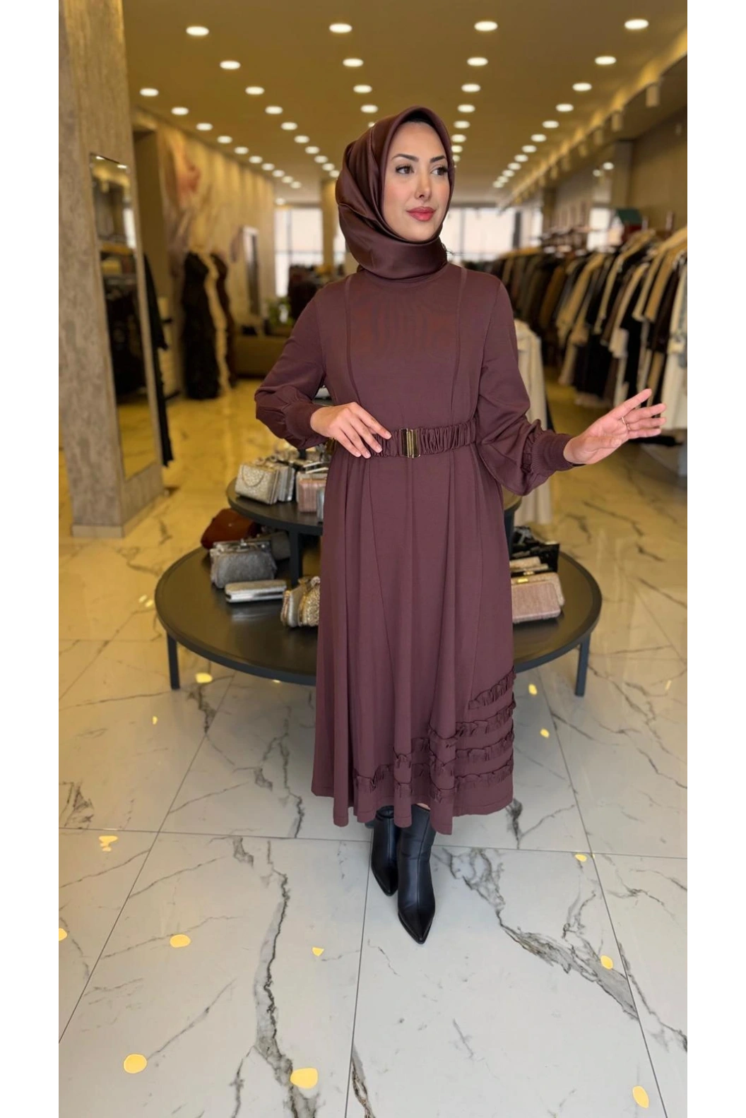 NİLİWİ-ETEK UCU FIRFIRLI ELBİSE KAHVE