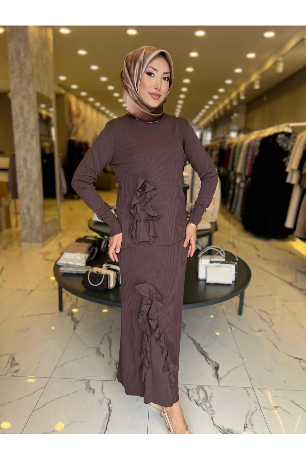 NİLİWİ-FIRFIRLI ETEKLİ TAKIM KAHVE