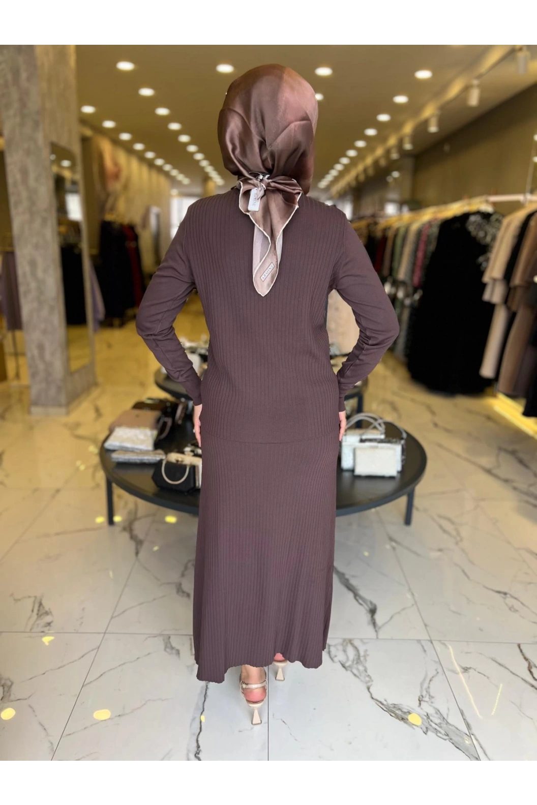 NİLİWİ-FIRFIRLI ETEKLİ TAKIM KAHVE