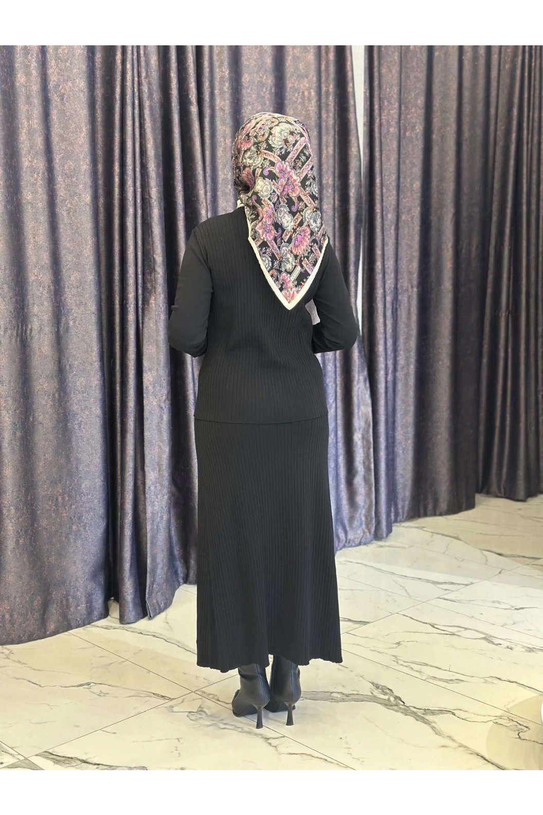 NİLİWİ-FIRFIRLI ETEKLİ TAKIM SİYAH