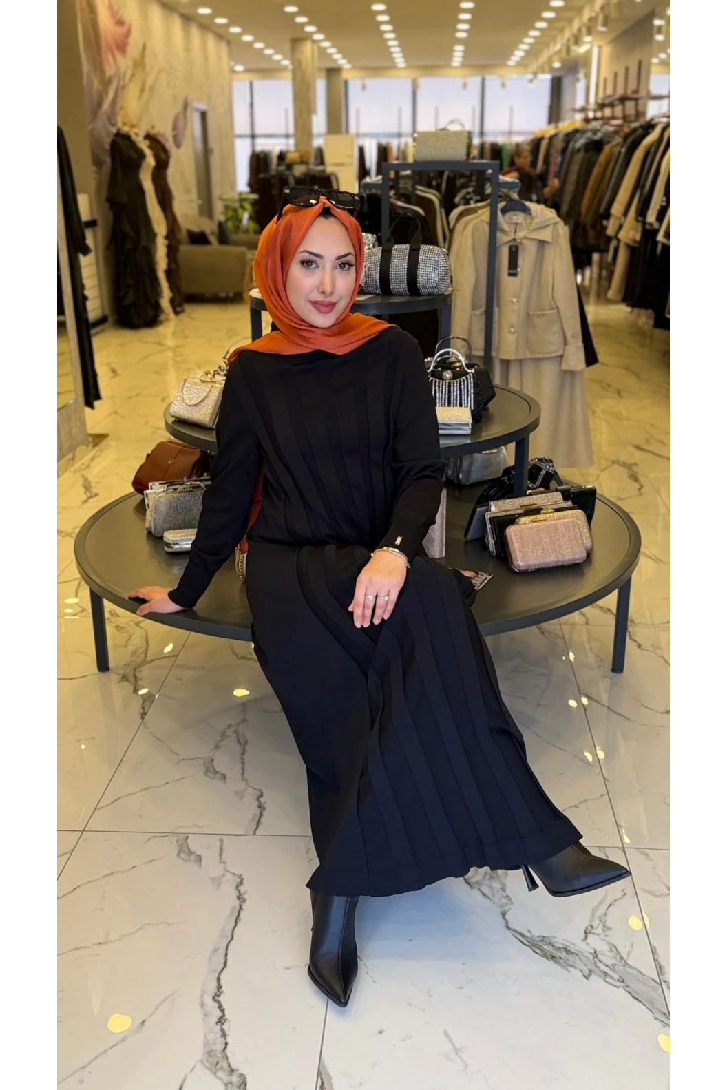 NİLİWİ-KALIN PİLİSELİ ELBİSE SİYAH