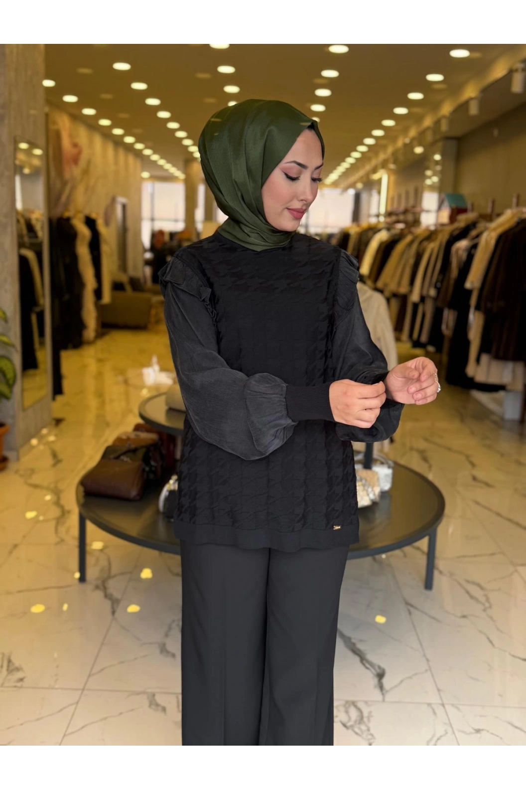 NİLİWİ-KOL EVİ KARE KESİMLİ FIRFIRLI TUNİK SİYAH