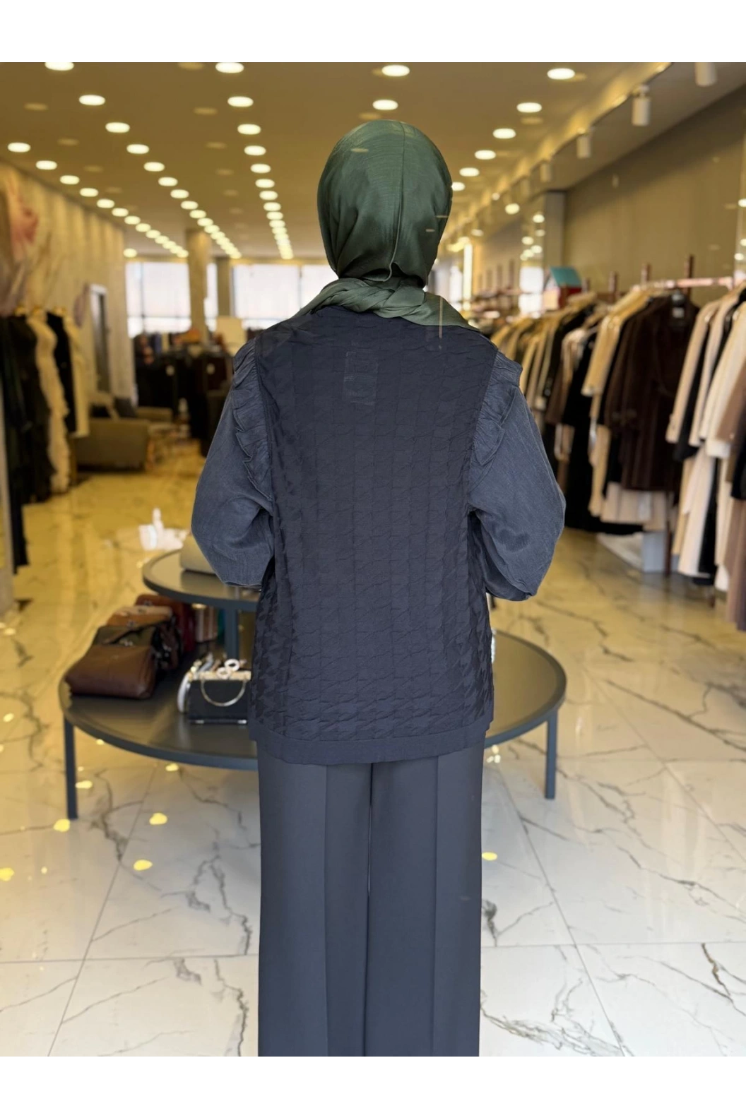 NİLİWİ-KOL EVİ KARE KESİMLİ FIRFIRLI TUNİK SİYAH