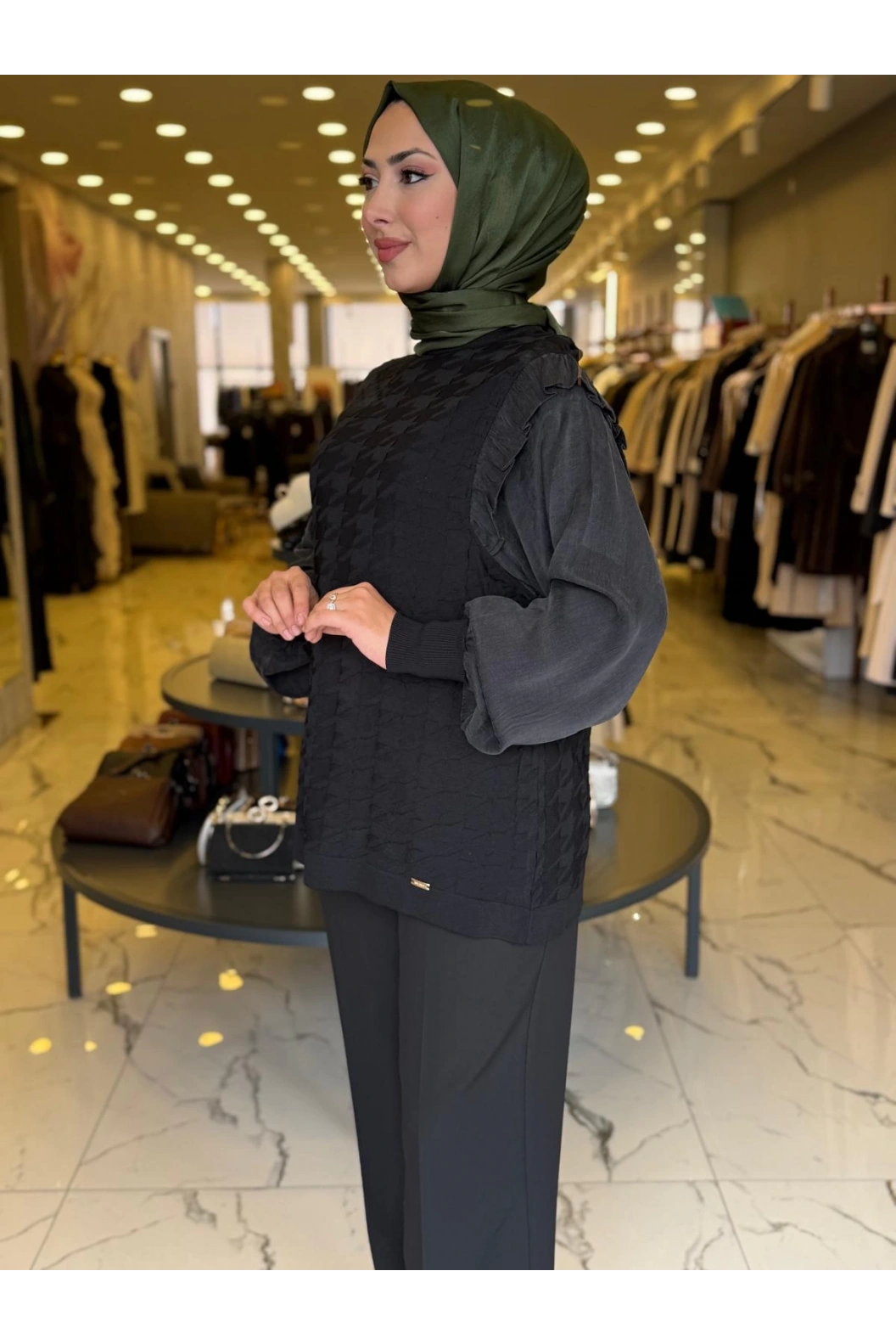 NİLİWİ-KOL EVİ KARE KESİMLİ FIRFIRLI TUNİK SİYAH