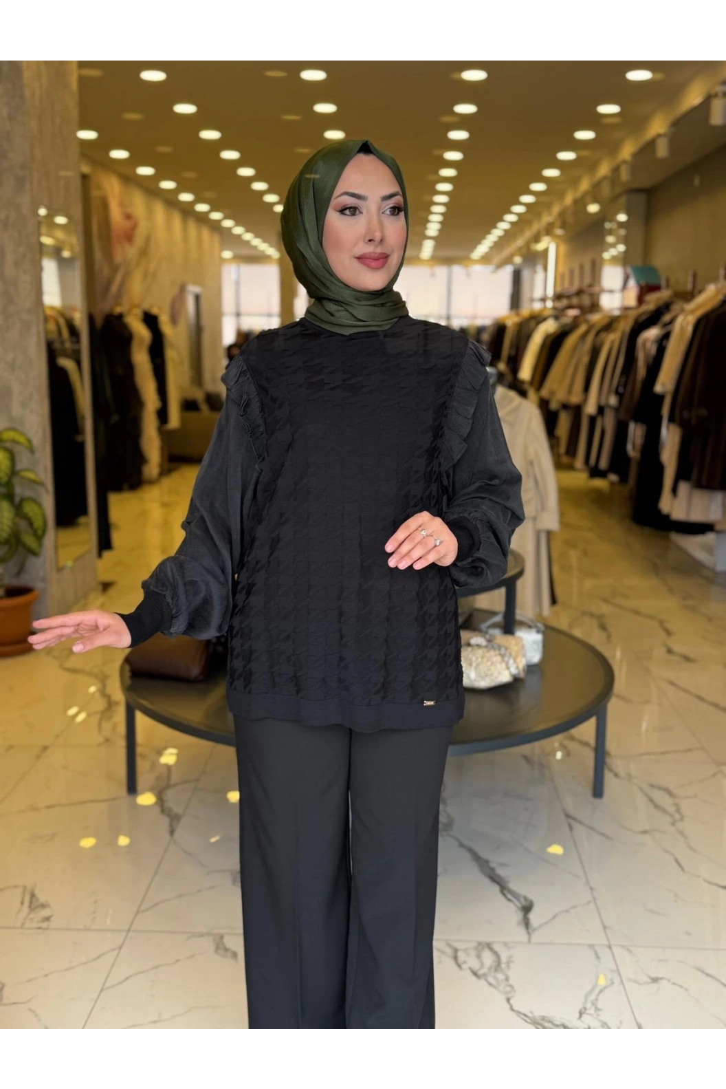 NİLİWİ-KOL EVİ KARE KESİMLİ FIRFIRLI TUNİK SİYAH