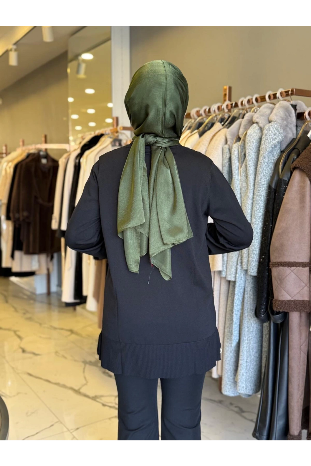 NİLİWİ-ÖN ETEĞİ BÜZGÜLÜ TUNİK SİYAH