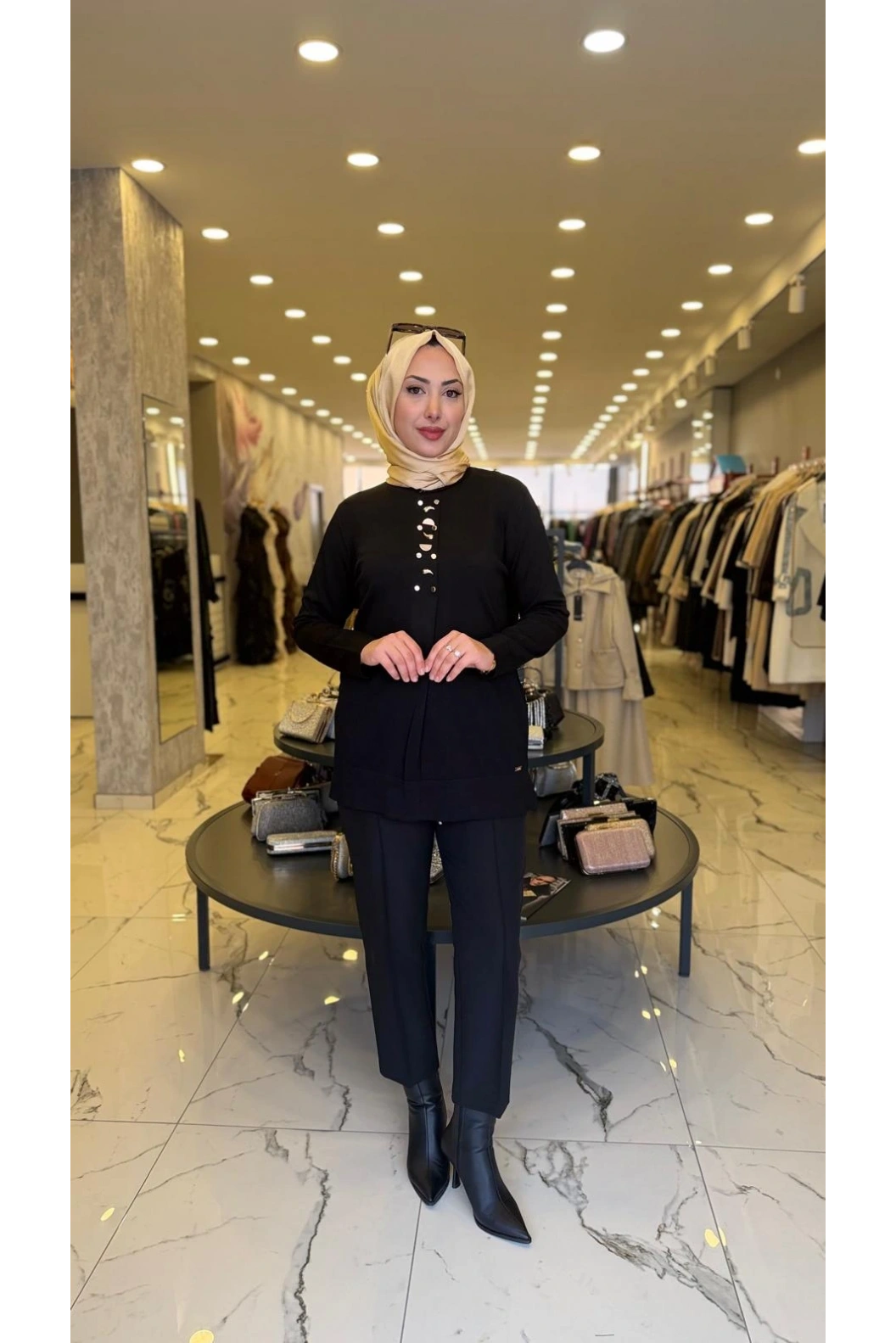 NİLİWİ-ÖNÜ KENDİNDEN PİLELİ TUNİK SİYAH