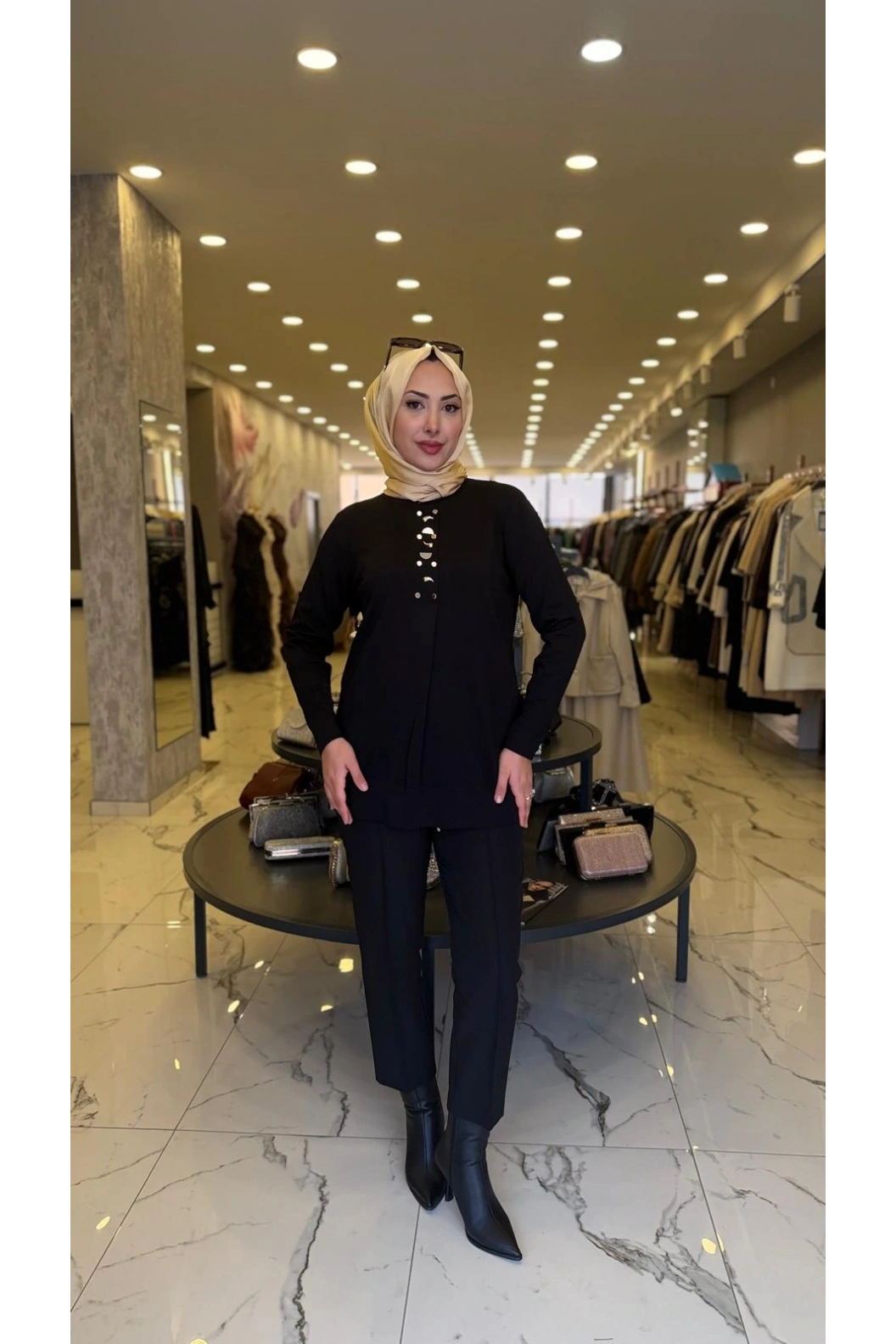 NİLİWİ-ÖNÜ KENDİNDEN PİLELİ TUNİK SİYAH