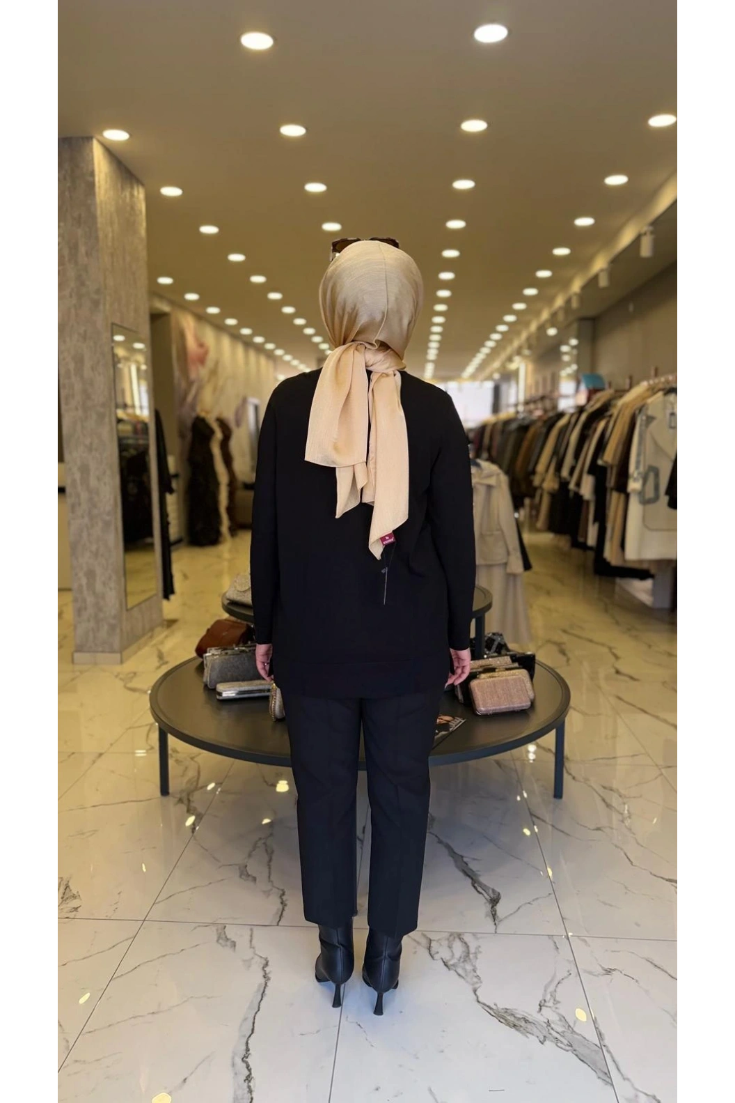 NİLİWİ-ÖNÜ KENDİNDEN PİLELİ TUNİK SİYAH