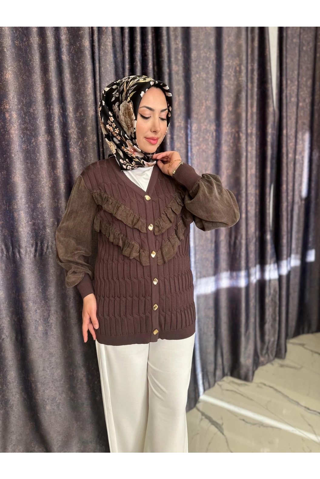 NİLİWİ-V YAKA FIRFIRLI HIRKA KAHVE