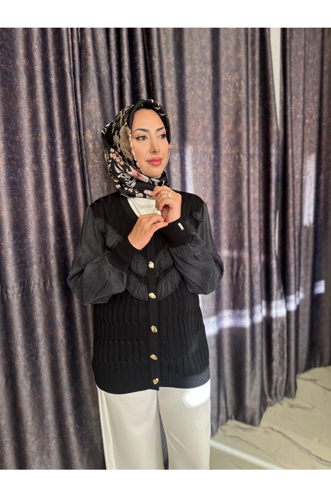 NİLİWİ-V YAKA FIRFIRLI HIRKA SİYAH