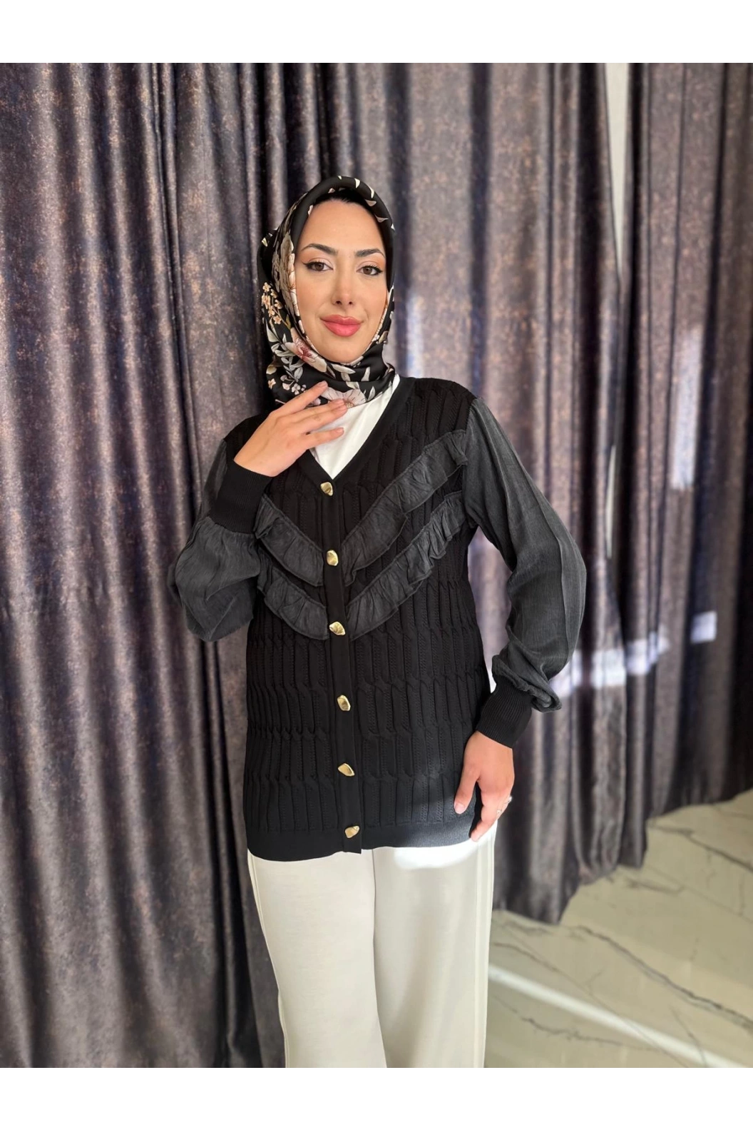 NİLİWİ-V YAKA FIRFIRLI HIRKA SİYAH