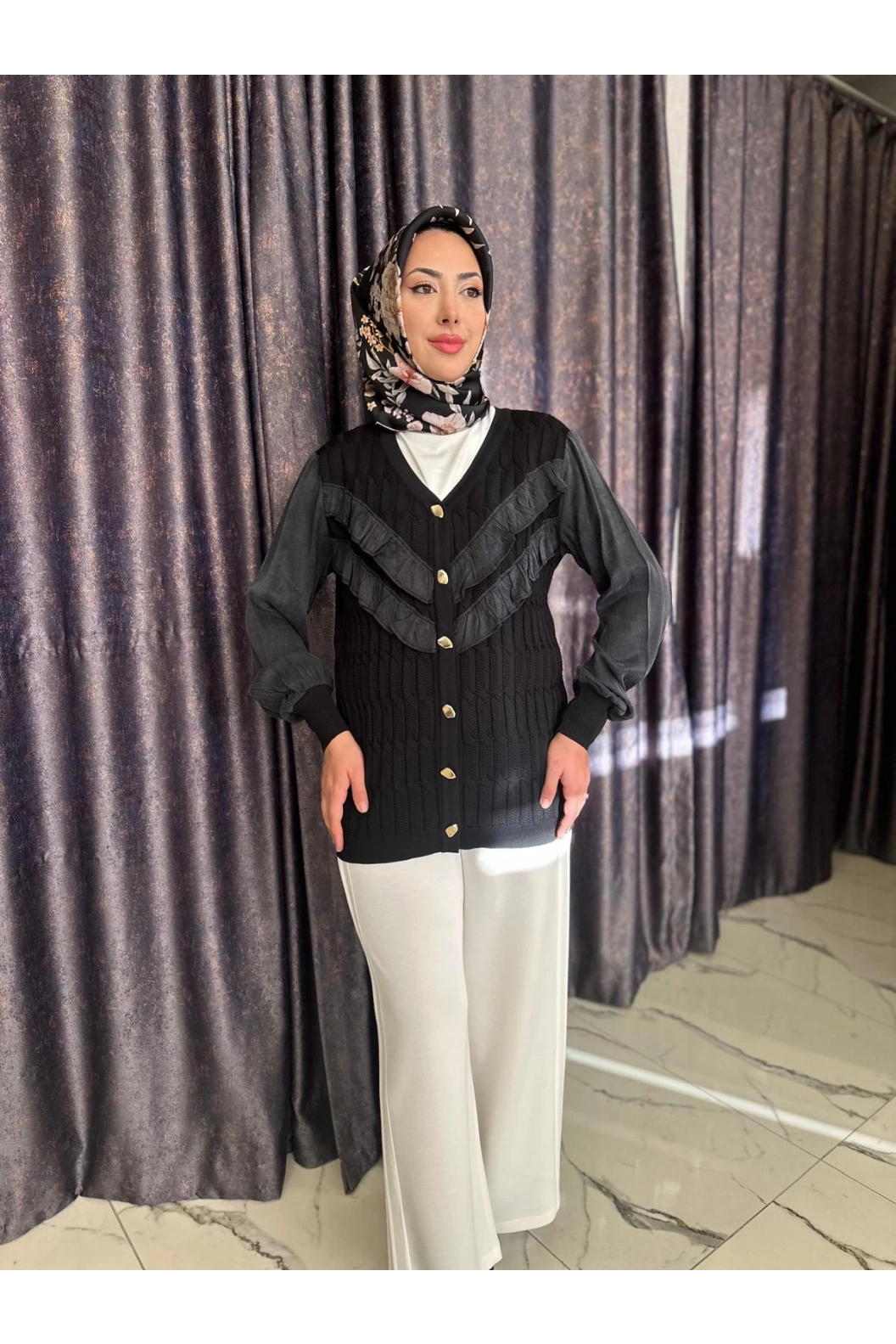 NİLİWİ-V YAKA FIRFIRLI HIRKA SİYAH